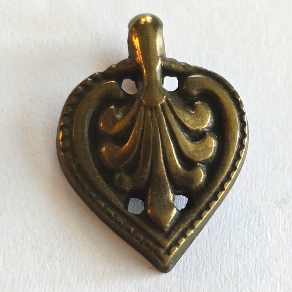 Vintage pendant scrolled dark gold tone - Picture 1 of 8